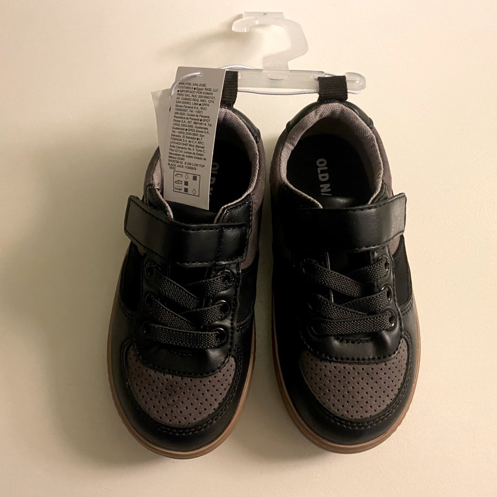 Old Navy Toddler shoes (NEW) size 7